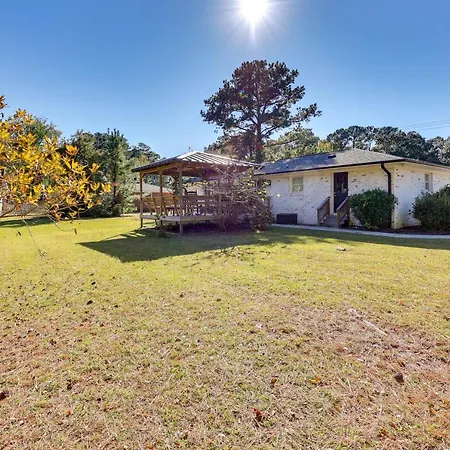 Wilmington Home With Gazebo Deck 4 Mi To Beach! Exterior photo