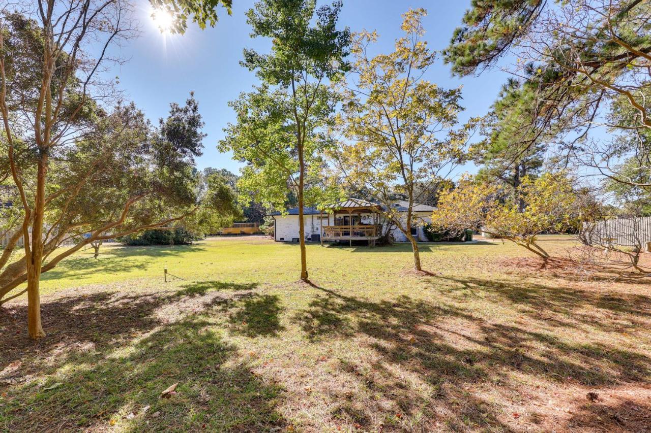 With Gazebo Deck 4 Mi To Beach! Holiday home
